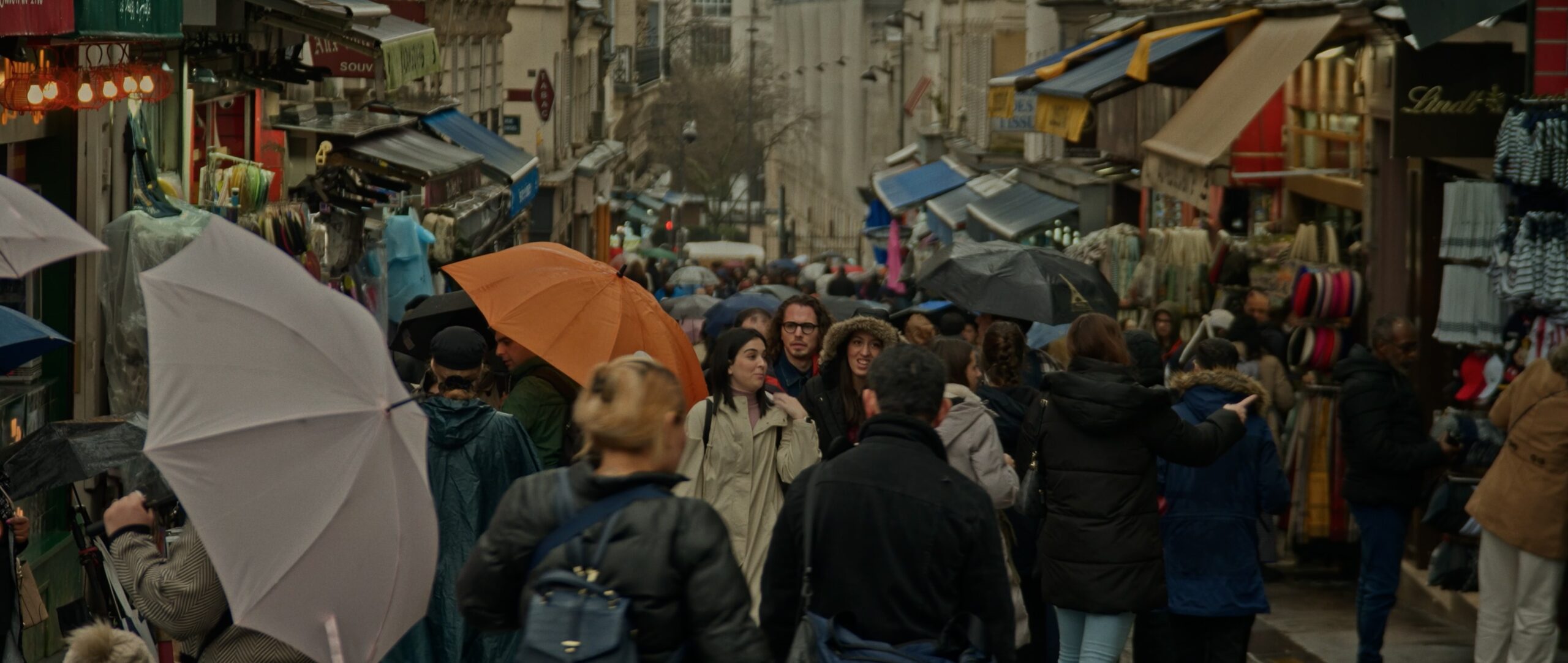 TIMELIGNE.00_12_12_07.Still290