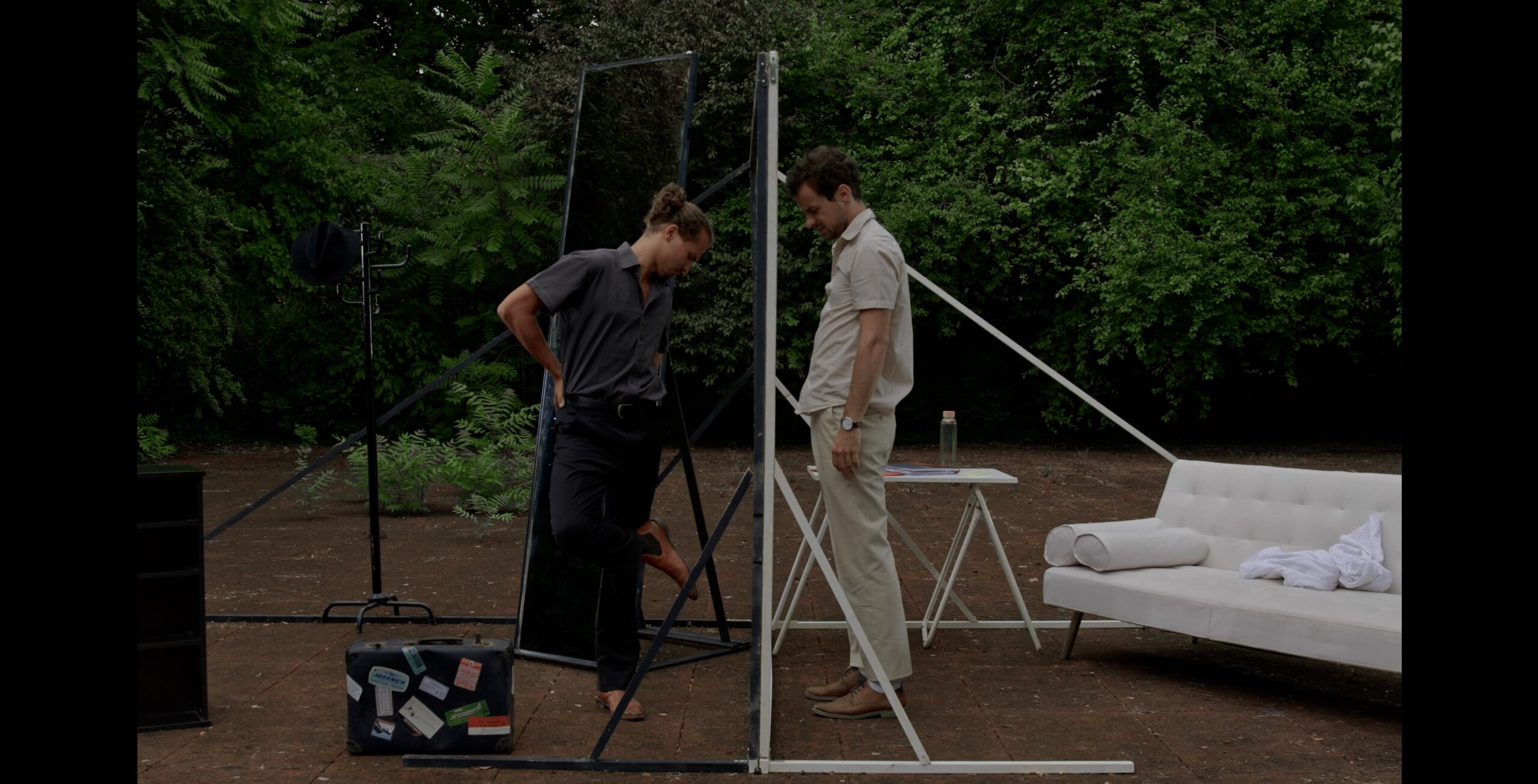 TIMELIGNE.00_19_38_21.Still380