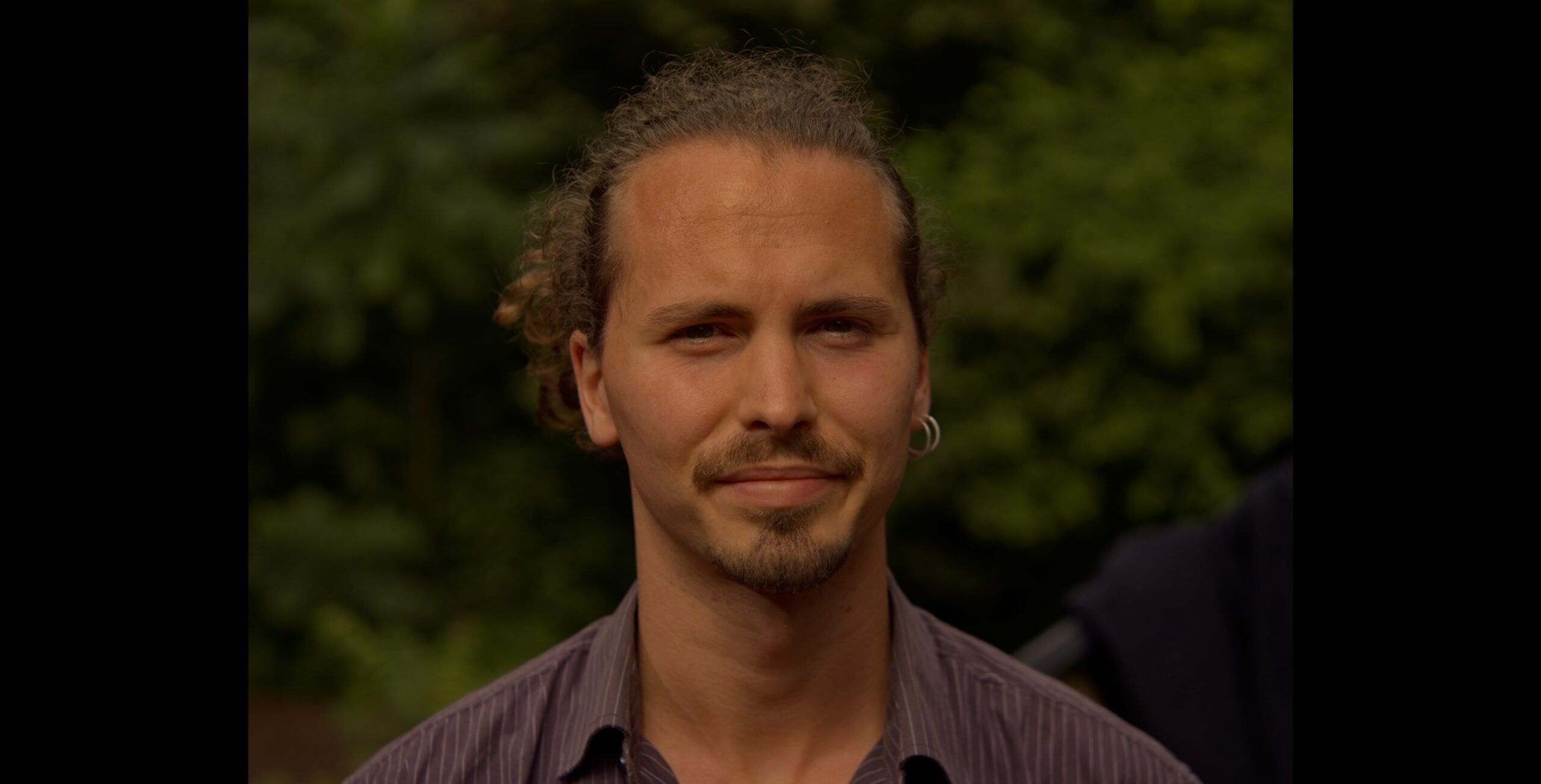 TIMELIGNE.00_19_44_01.Still381